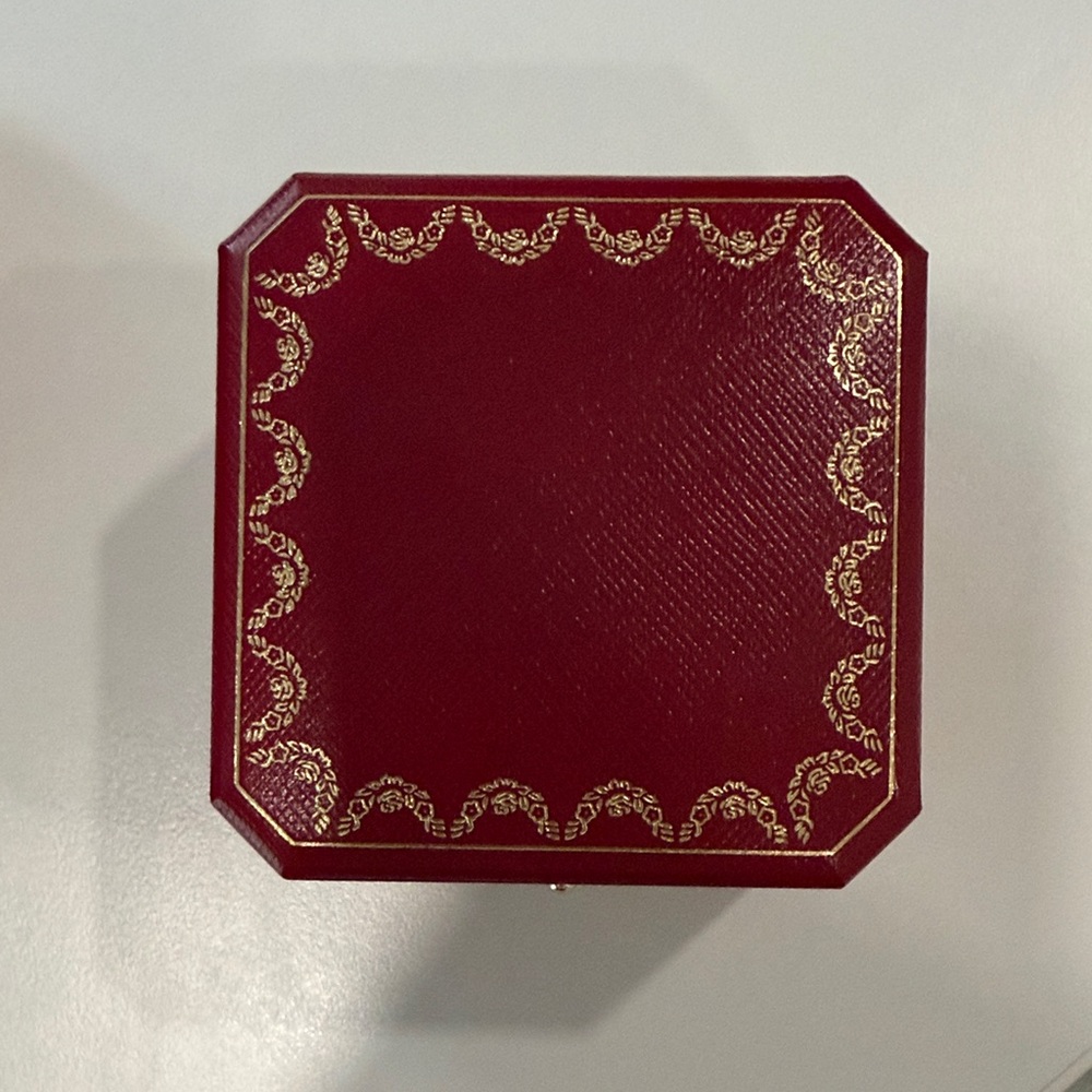 Cartier Red and Black Jewelry Box with Gold Detailing - Picture 3 of 7